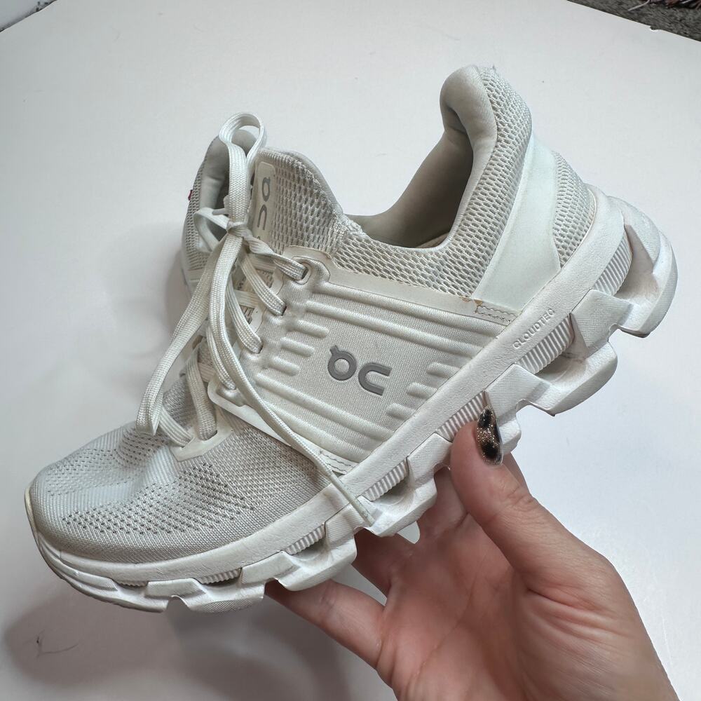 On Cloud Cloudswift Tripe White Sneakers